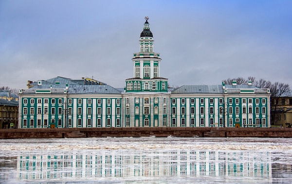 1. Первым российским музеем является...