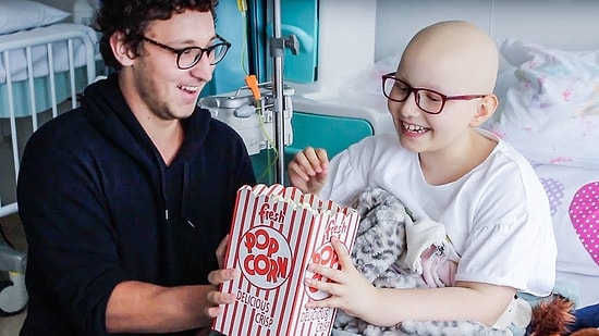 Hastanede Tedavi Gören Kanser Hastası Çocuklara Efsane Numaralarıyla Moral Veren İllüzyonist