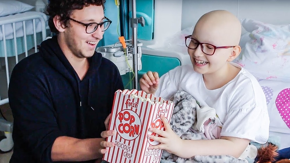 Hastanede Tedavi Gören Kanser Hastası Çocuklara Efsane Numaralarıyla Moral Veren İllüzyonist