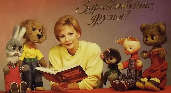 1. Как называется легендарная передача для детей, выходящая в эфир до сих пор, главными героями которой являются пес Филя, поросенок Хрюша, заяц Степашка, ворона Каркуша и др.?