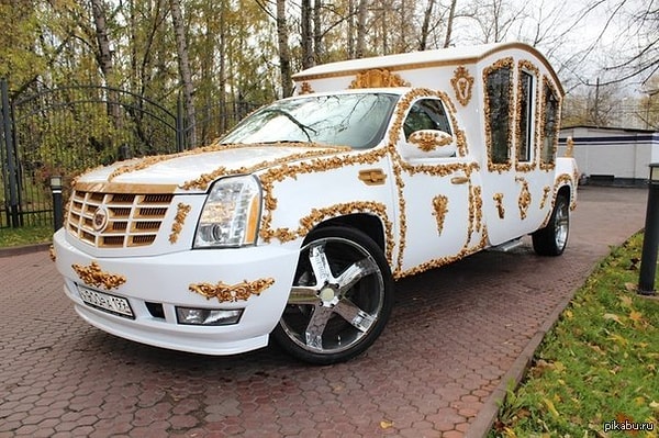 2. Кто произнес фразу "Карету мне! Карету!"?