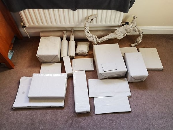 18. Все рождественские подарки, завернутые в белую бумагу из 1 коробки с Amazon