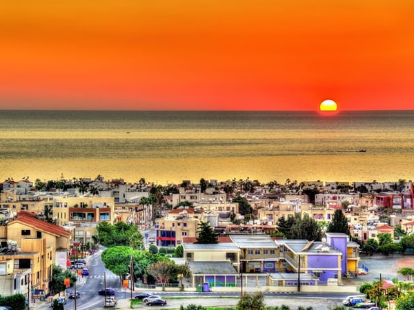 3. Какой из этих языков не является официальным на Кипре?