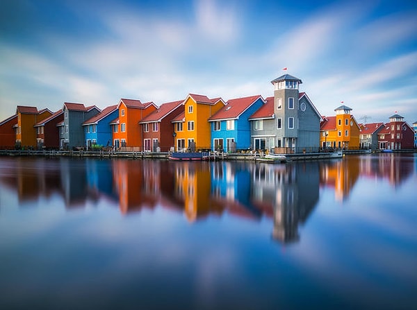 9. В какой стране, помимо официального языка, говорят на западнофризском языке?