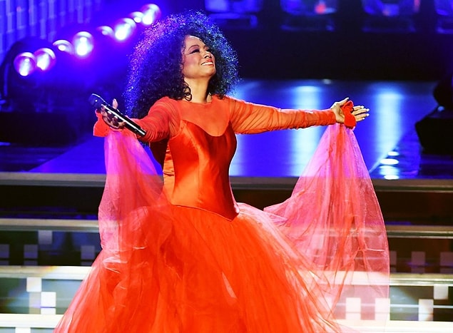 Diana Ross, 75'inci doğum gününü sahnede kutladı.
