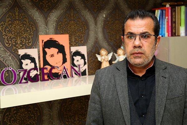 Özgecan Aslan'ın, babası Mehmet Aslan, evinde gazetecilere yaptığı açıklamada, her gün acılarının katlanarak arttığını söyledi.