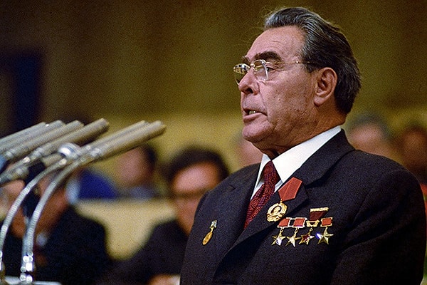 19. Теперь назовите имя еще одного советского деятеля, на этот раз Брежнева: