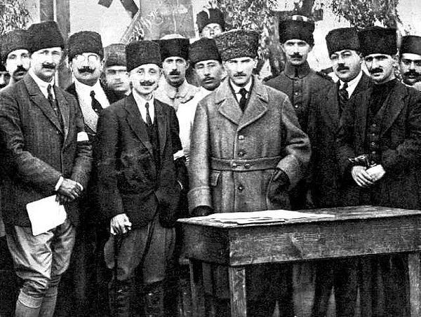 Milli Mücadele'nin 100. yılı anısına çekilecek ve Bandırma Vapuru'ndaki Mustafa Kemal Atatürk ile silah arkadaşlarının kader yolculuğunu yine duygulanarak, gururlanarak izleyeceğiz.
