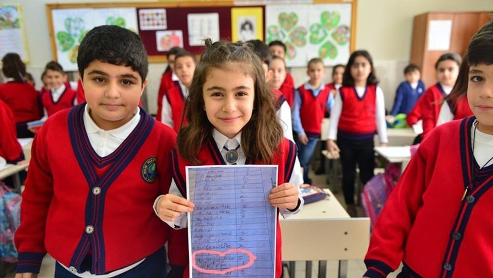 Türkiye Kelimesini Hecelerine Ayıramayan Öğrenci: 'Türkiye Bölünmez, Türkiye Tek Hecedir'