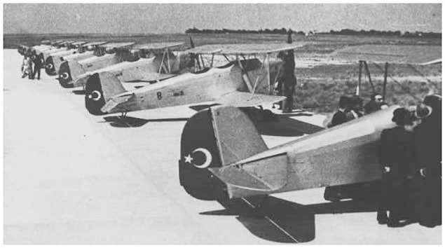 1925: Türk Teyyare Cemiyeti.
