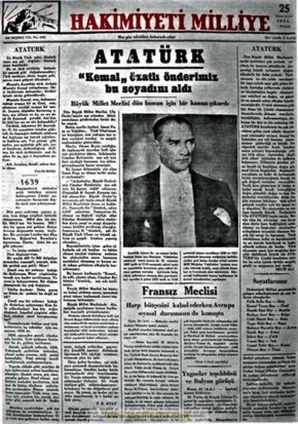 1926: Mustafa Kemal'in de olduğu heyet, Ankara'da Hakimiyet-i Milliye gazetesinin yeni binasını açtı.