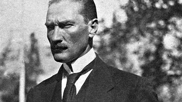 1917: Hicaz Seferi Kuvvetler Komutanlığı'na atanan Mustafa Kemal, bu görevi kabul etmedi.