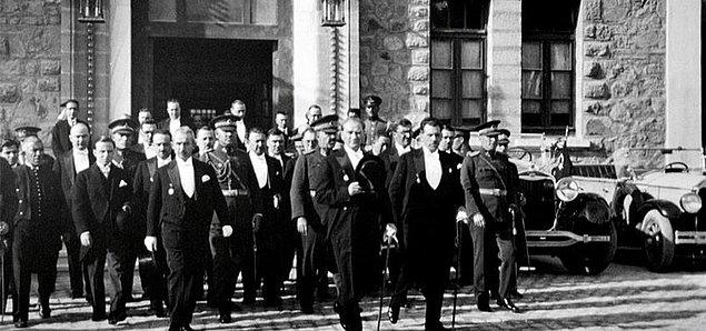 1923: Mustafa Kemal, ikinci defa Büyük Millet Meclisi Başkanlığı'na seçildi.