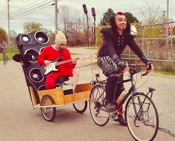 6. Что вообще происходит на этом фото?