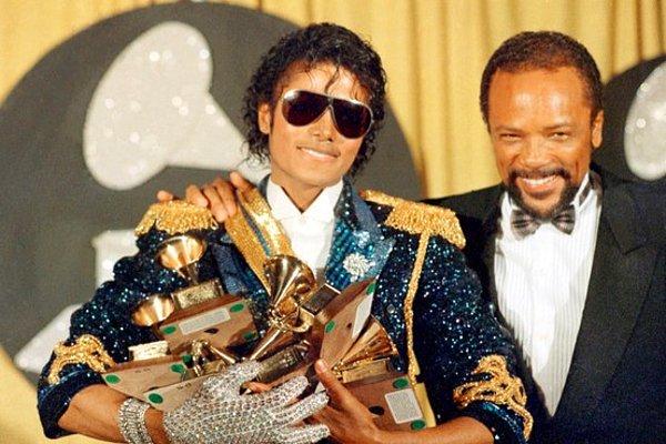 19. Pop'un Kralı Michael Jackson Grammy'de rekor kırdı. 1984'te "Thriller" albümü ile bir gecede toplam 8 Grammy ödülü aldı. Ünlü şarkıcı 15 Grammy ödülünün sahibi.