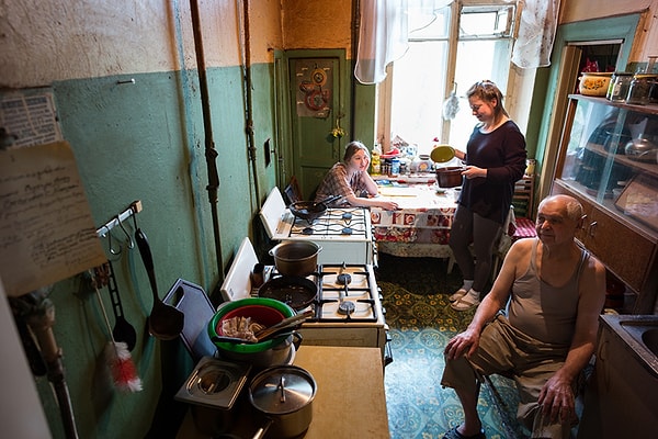 6. Где чаще всего хранились продукты питания?