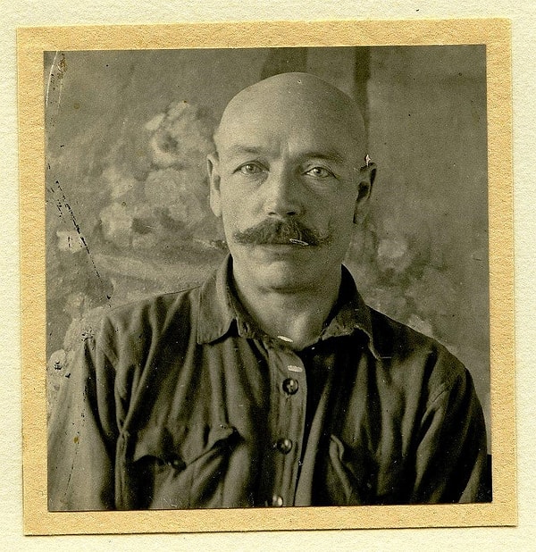 12. В картине Петрова-Водкина "1918 год в Петрограде" был воплощен образ мужчины-воина. Верно или нет?