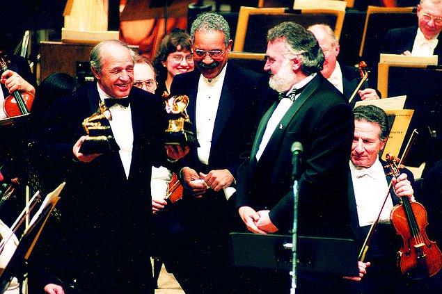 4. Pek çoklarınca 20. yüzyılın ikinci yarısının en etkili müzik insanı olarak kabul edilen Fransız besteci, orkestra şefi ve müzik kuramcısı Pierre Boulez; bugüne kadar tam 26 Grammy ödülü aldı.