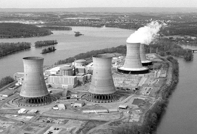 20. ABD'deki kömür ile çalışan elektrik santralleri 1982 yılında çevreye, 1979 yılında yaşanan nükleer Üç Mil Adası felaketinden 155 kat daha fazla radyasyon yaymıştır.