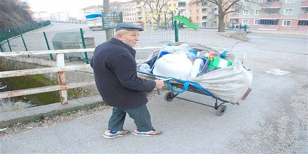 Tokat’ta yaşayan evli ve 4 çocuk babası Rıza Polat, bir oğlu torunu ve eşi ile yaşam mücadelesi veriyor.