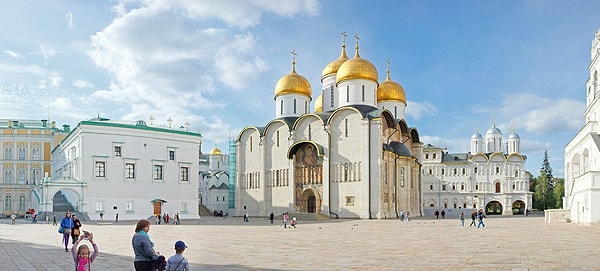 10. Успенский собор является старейшим зданием столицы России. К заслугам какого зодчего относится его создание?