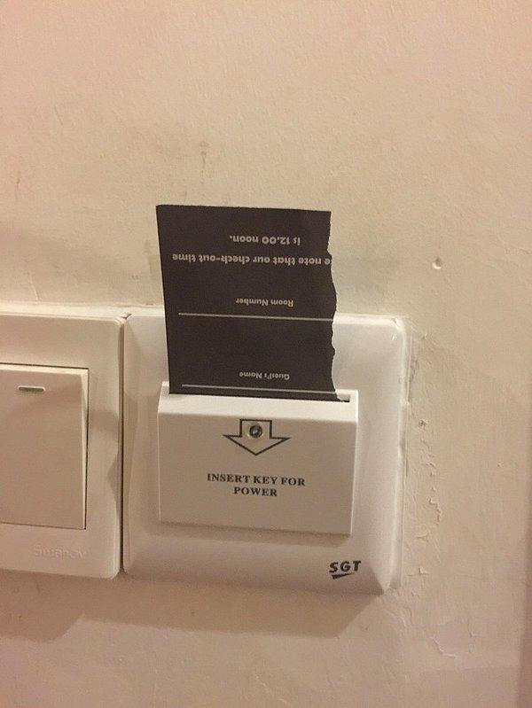 18. "Eğer otel odanız elektrik için anahtarınızı yerleştirmenizi istiyorsa girişe ne koyarsanız koyun çalışacaktır."