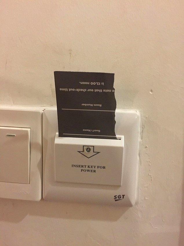 18. "Eğer otel odanız elektrik için anahtarınızı yerleştirmenizi istiyorsa girişe ne koyarsanız koyun çalışacaktır."