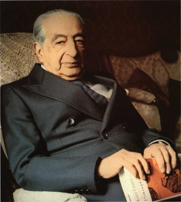 7. Президентом какой страны был Константинос Цацос?