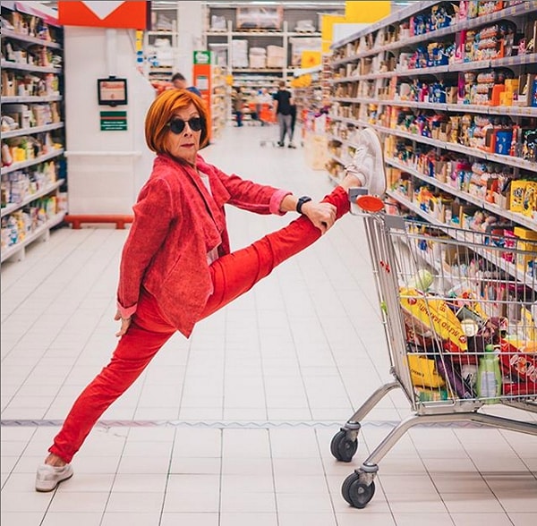 8. Киприяновна говорит, что торчать на пенсии - невыносимая скука, поэтому женщина ломает все стереотипы о пенсионерах и живет полной жизнью.