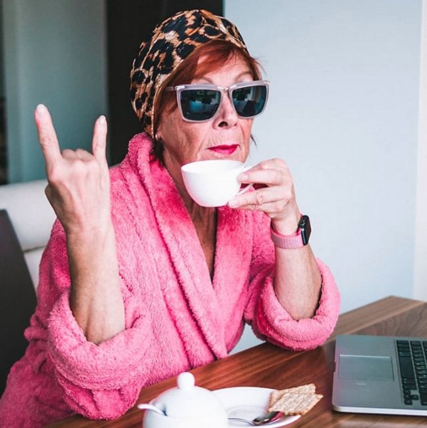 19. Киприяновна шутит, что, разумеется, может подтянуть себе лицо, но в таком случае чем она будет отличаться от других? Ведь можно быть только самой собой.