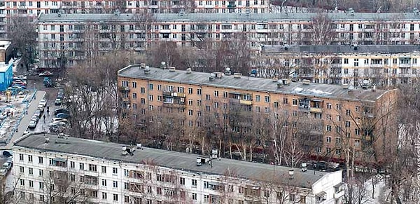 5. Как называли панельные пятиэтажки, которые строили в 60-е?