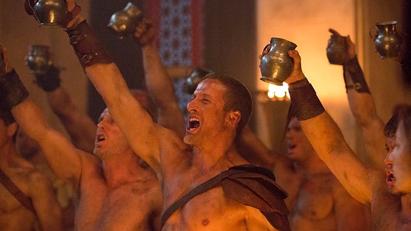 10. При каком типе правительства власть распределена между соперничающими группами элиты?