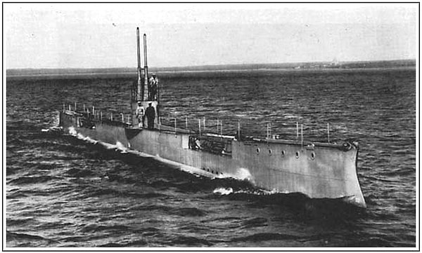 11. Кто в том же 1945 году был командующим Балтийского флота?