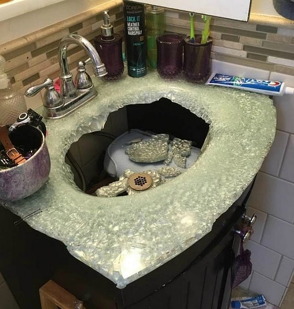 17. А ведь это была дорогая дизайнерская раковина