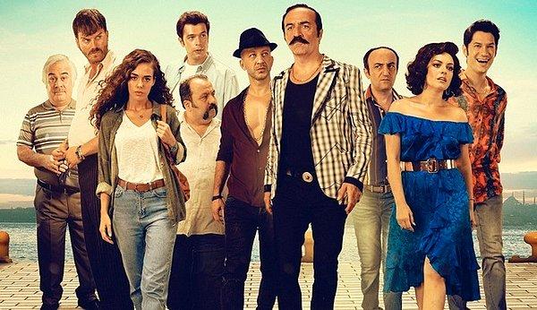 'Sazan sarmalı' konusu, Yılmaz Erdoğan ve Kıvanç Tatlıtuğ'un başrollerinde olduğu Organize İşler 2: Sazan Sarmalı filminde de geçiyor...