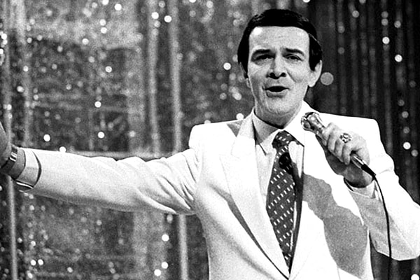 12. А кто изображен здесь?