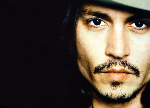 1. Итак, начнем. Как считаете, достоин ли Джонни Депп премии?