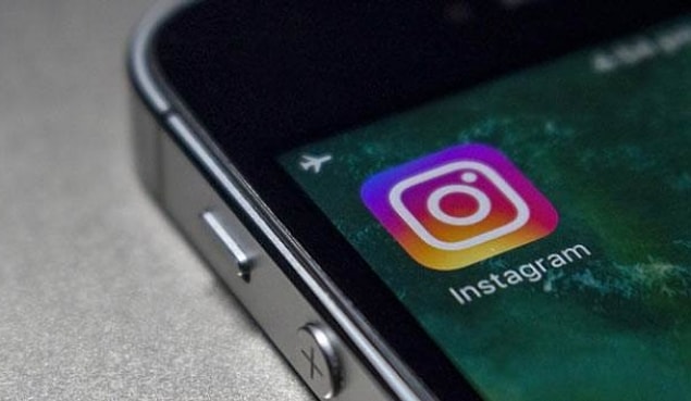 Instagram'ın tarayıcı üzerinden mesajlaşma özelliğini geliştirmesinde, Facebook’un Messenger, WhatsApp ve Instagram’daki mesaj ve DM’lerini tek bir platformda birleştirme projesinin de etkili olduğu ifade ediliyor.