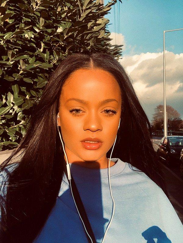 Şimdiyse, Rihanna'ya benzediğini düşündükleri 23 yaşındaki Fransız kadını tweet yağmuruna tutuyorlar.