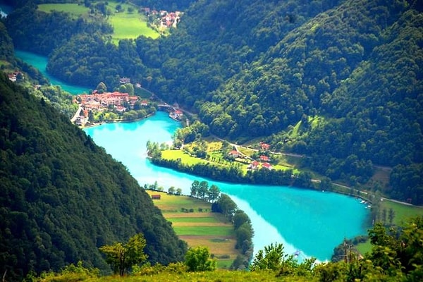 11. Толар - это денежная единица какого государства?