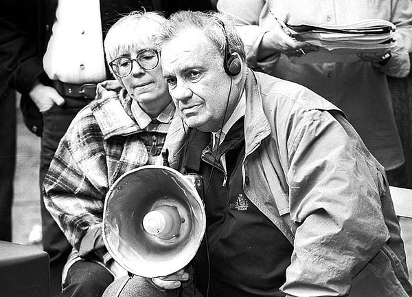 9. Какой фильм Э. Рязанова был снят на основе городского анекдота?