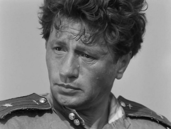 11. Как звали героя Леонида Быкова в картине "В бой идут одни старики"?