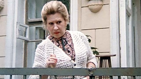 13. А как звали героиню Инны Ульяновой в фильме "Покровские ворота"?