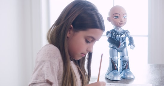 Meşhur Robot Sophia'nın Küçük Kardeşi 'Little Sophia' Çocuklara Yapay Zeka ve Kod Öğretmek İçin Geliyor!