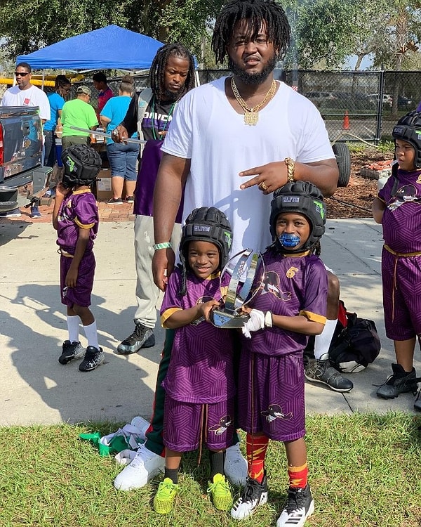 6. С отцом и братом