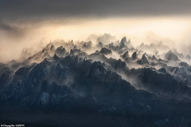 ABD'den Chung Hu ise bu fotoğrafı Fjallsárlón, İzlanda yakınlarında keşfe çıktığında çekmiş.