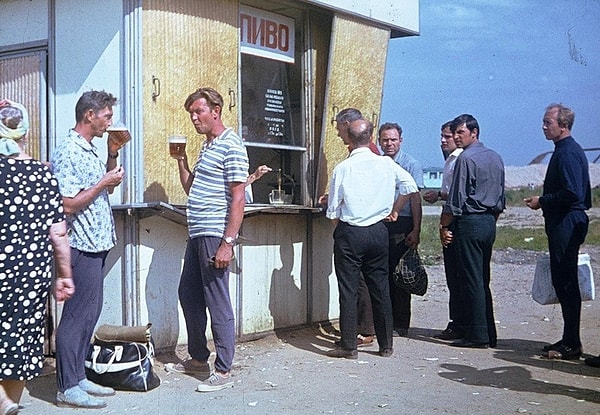 5. Что нужно было требовать долить, согласно объявлению на пивном ларьке?