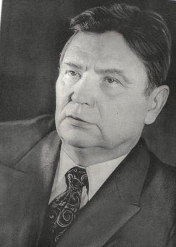 9. Под каким именем работал советский поэт Евгений Скурко?