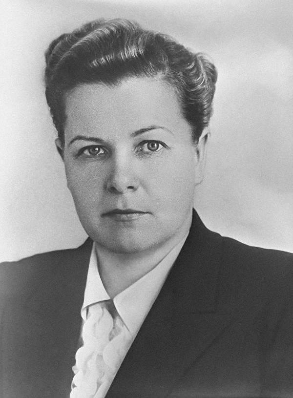 13. Какое министерство возглавляла единственная в СССР женщина - министр?