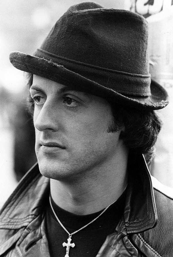 8. Сильвестру Сталлоне пришлось продать свою собаку за 50$, потому что он нуждался в деньгах. После успеха фильма "Рокки" он ее выкупил за 3000 $